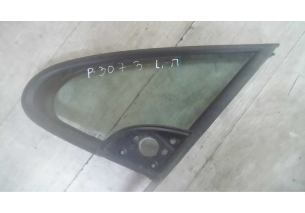 Скло кутове лівої передньої дверки Peugeot 307 SW, 05-08